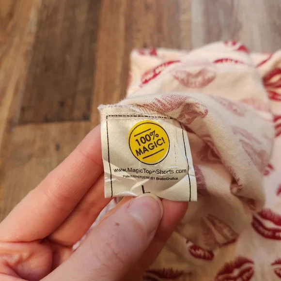 Lip Print Booty Shorts - Picture 4 of 4